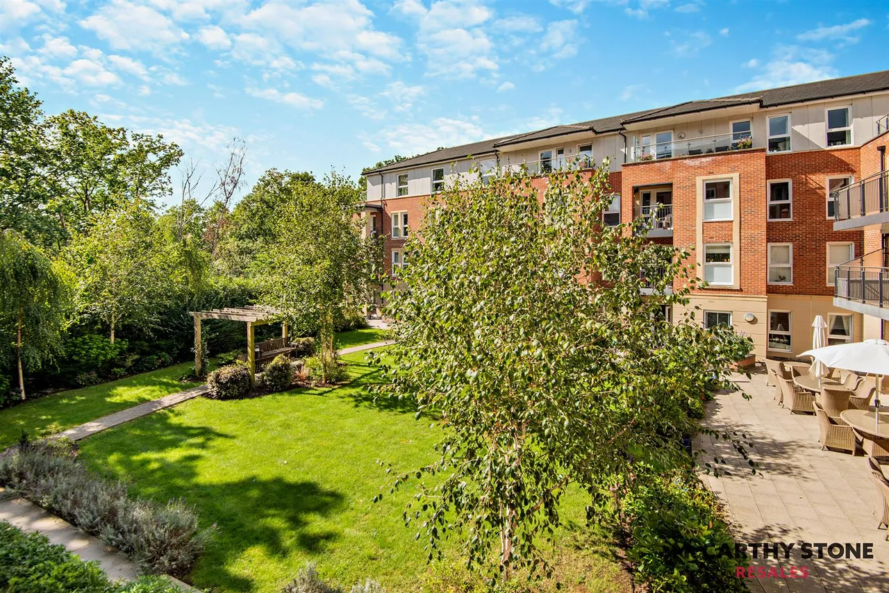 Station Parade, Virginia Water, GU25, photo 3