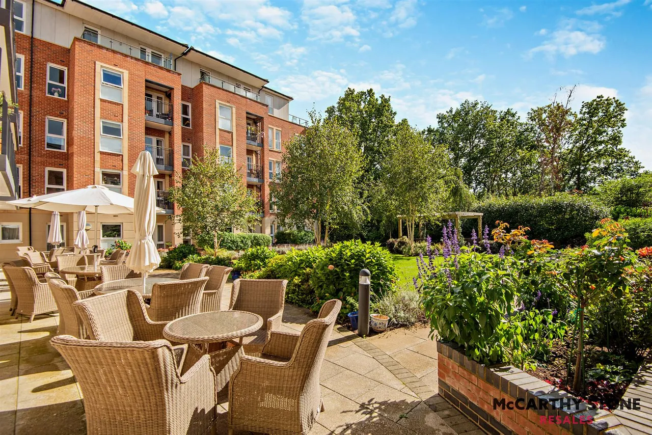 Station Parade, Virginia Water, GU25, photo 11