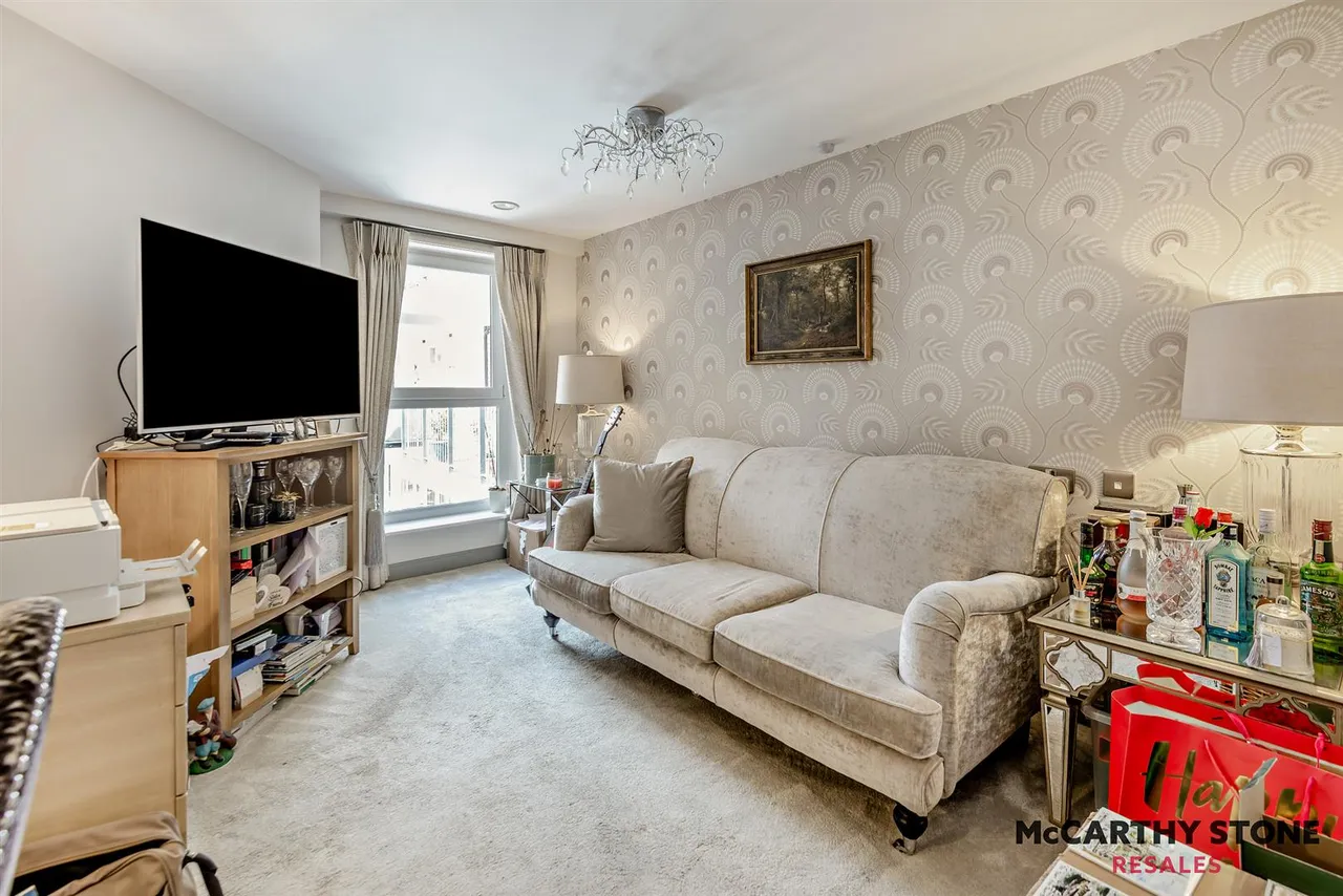 Station Parade, Virginia Water, GU25, photo 17