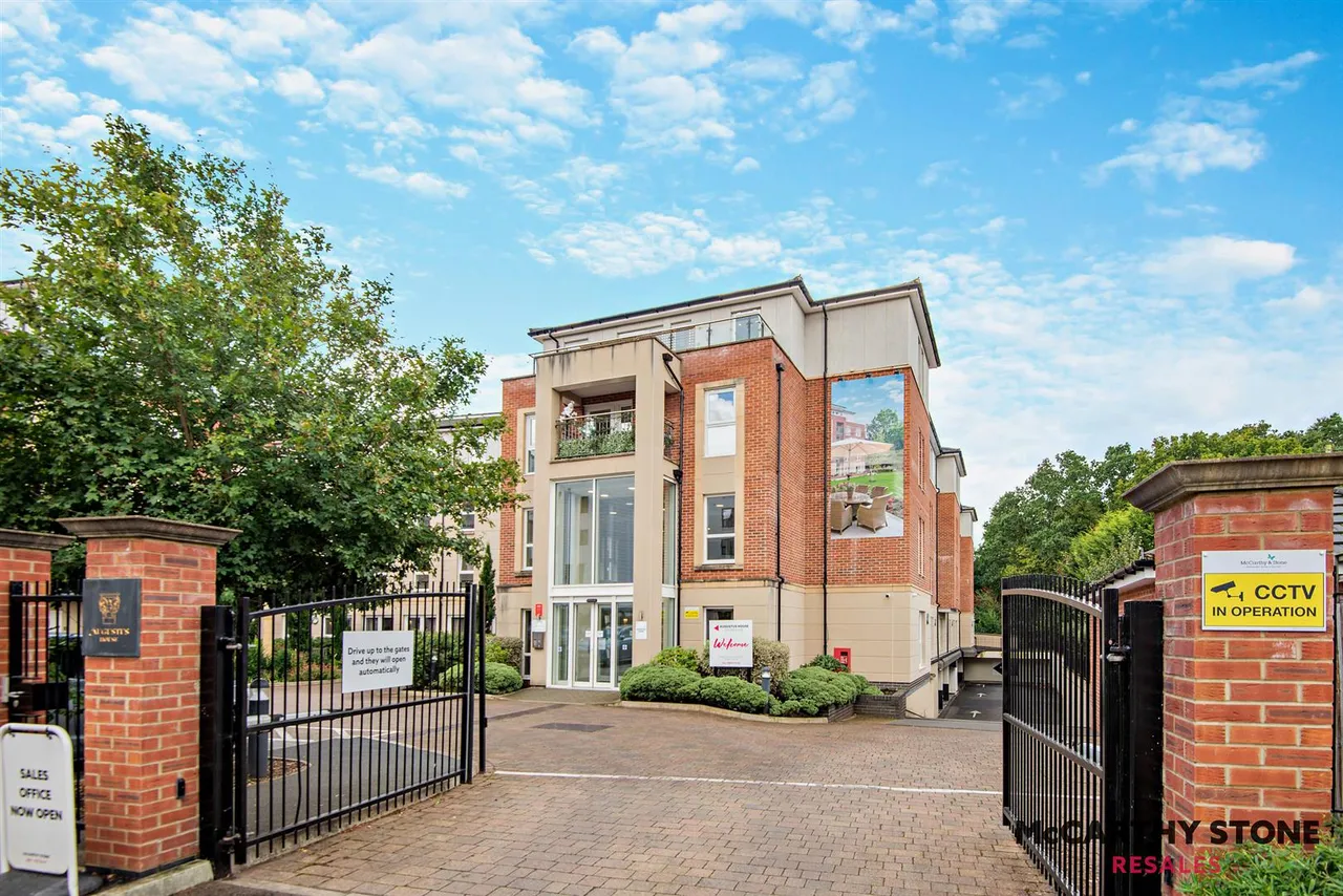 Station Parade, Virginia Water, GU25, photo 21