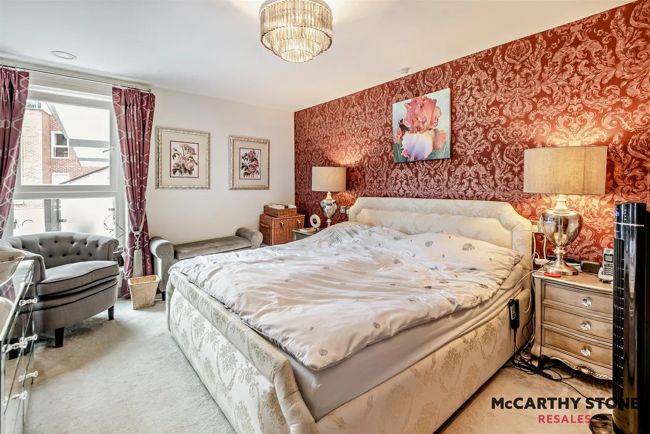 Station Parade, Virginia Water, GU25, photo 6