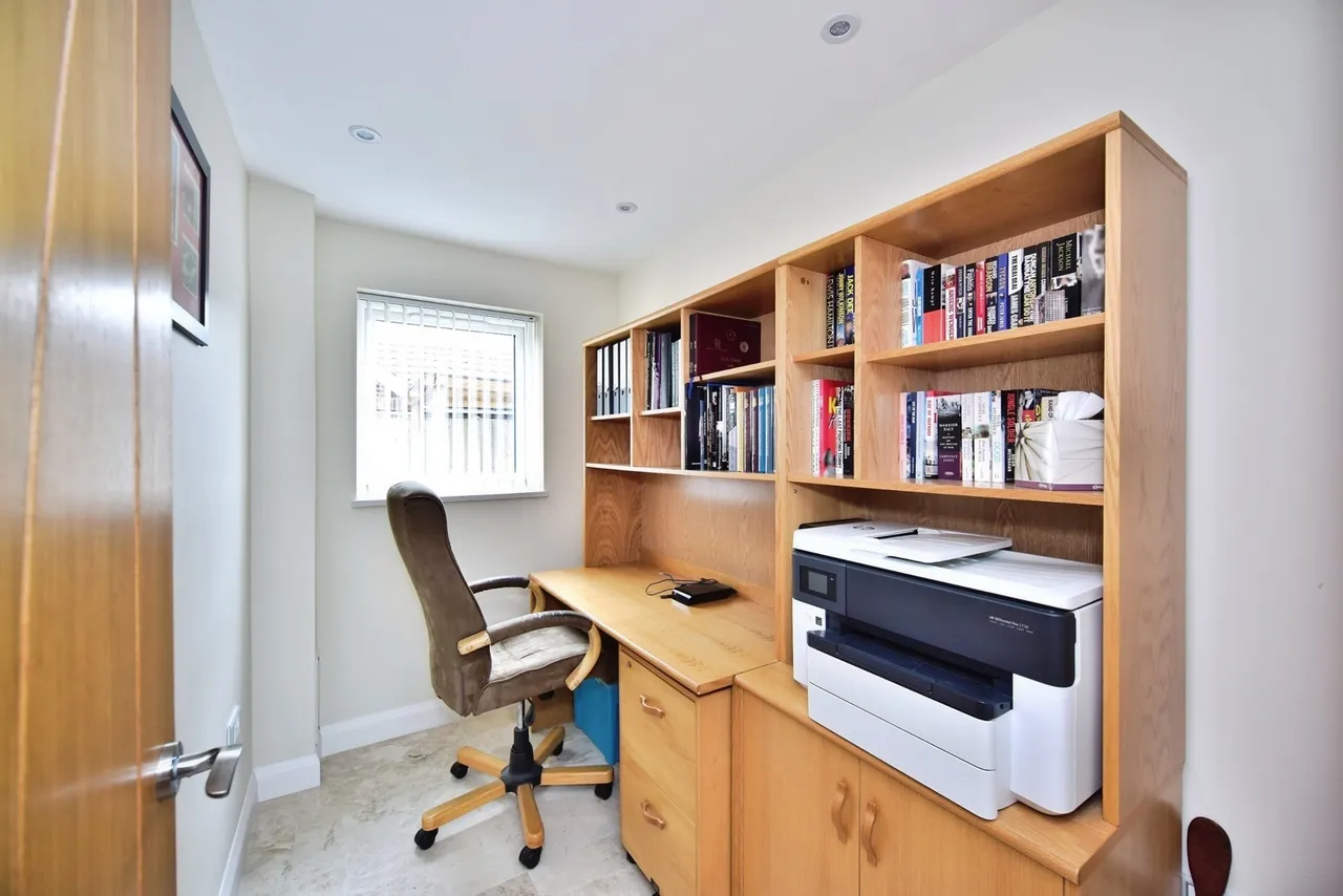 Queens Road, MAIDSTONE, Kent, ME16, photo 9