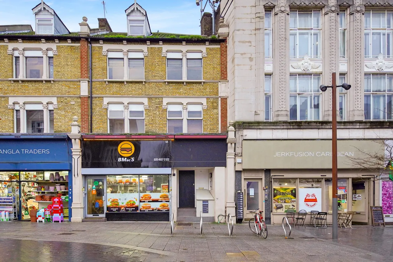 property for sale — Flat 2, 6 High Street, London, E17 7LD