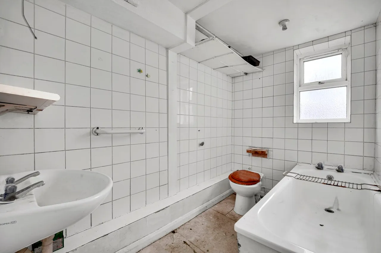 Flat 2, 6 High Street, London, E17 7LD, photo 4