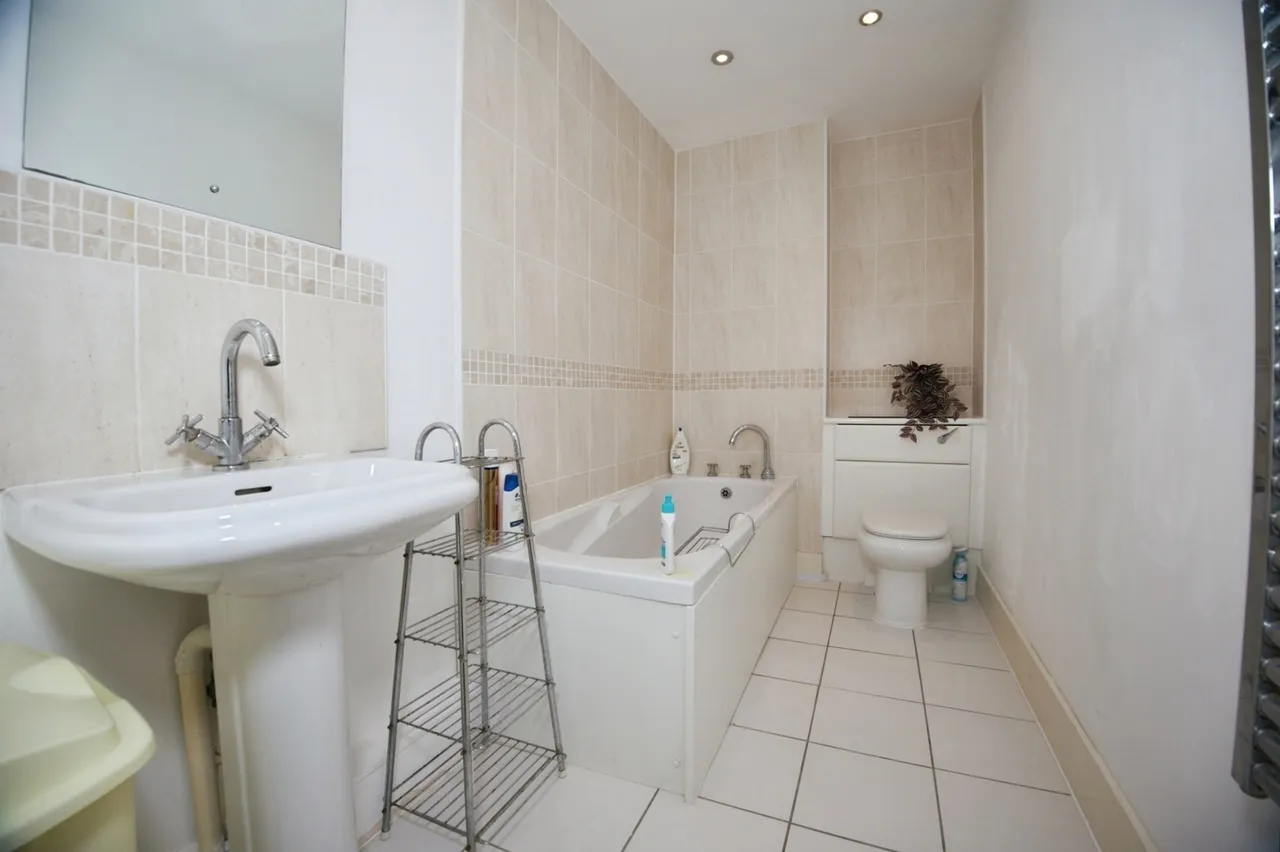Lady Isle House, Ferry Court, Cardiff, South Glamorgan, CF11, photo 9