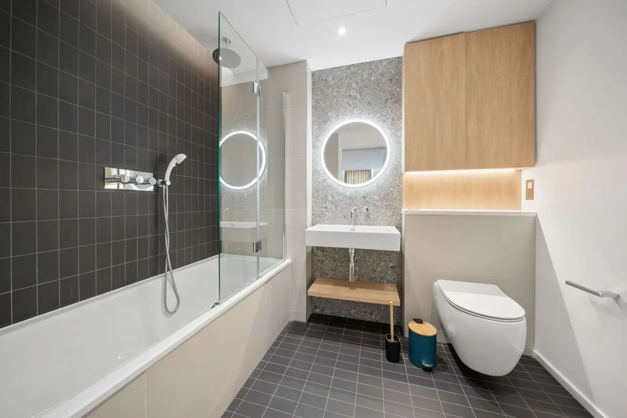 York Place, London, SW11 3JE, photo 7