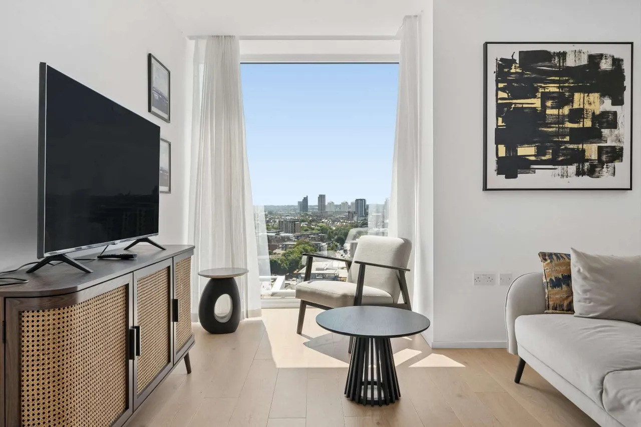 York Place, London, SW11 3JE, photo 9