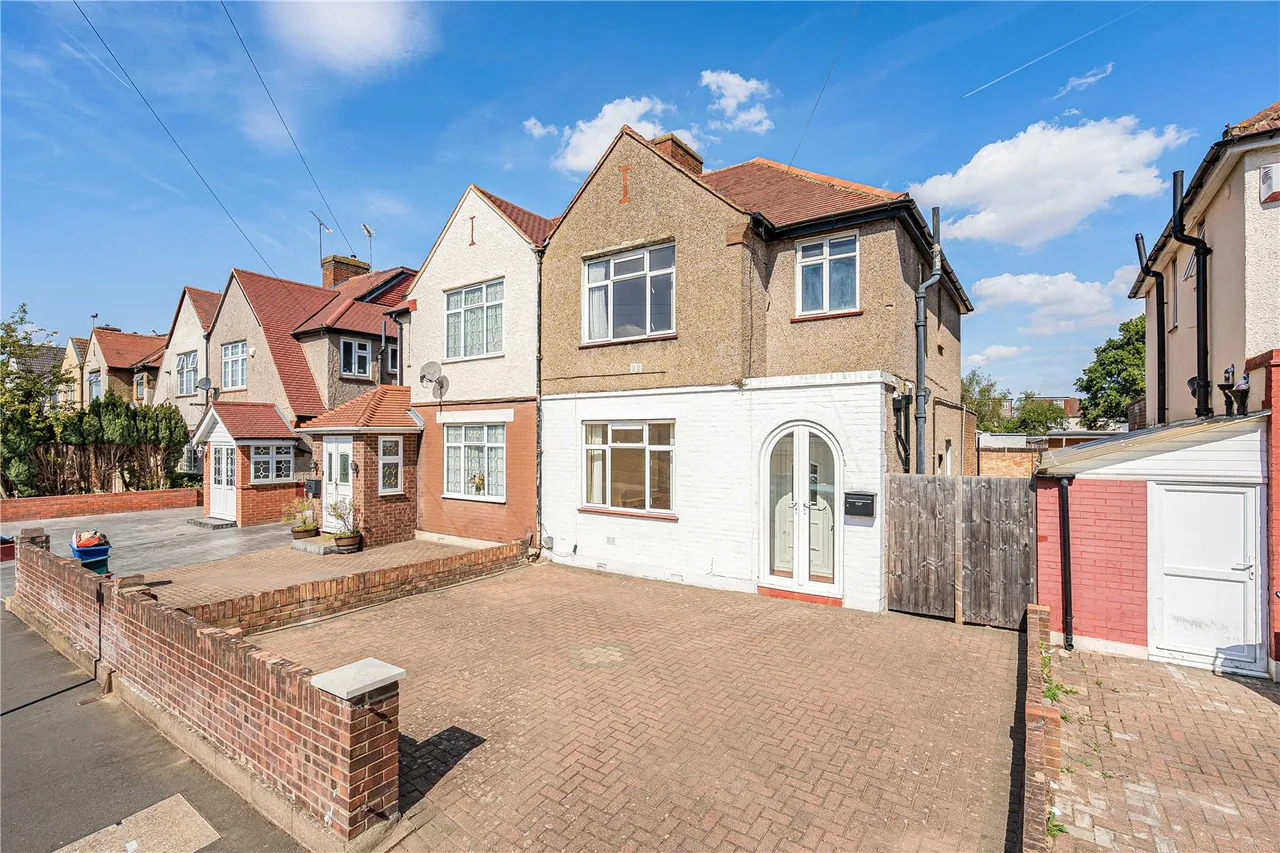 3 bed house for sale, Heath Road, Hounslow, TW3