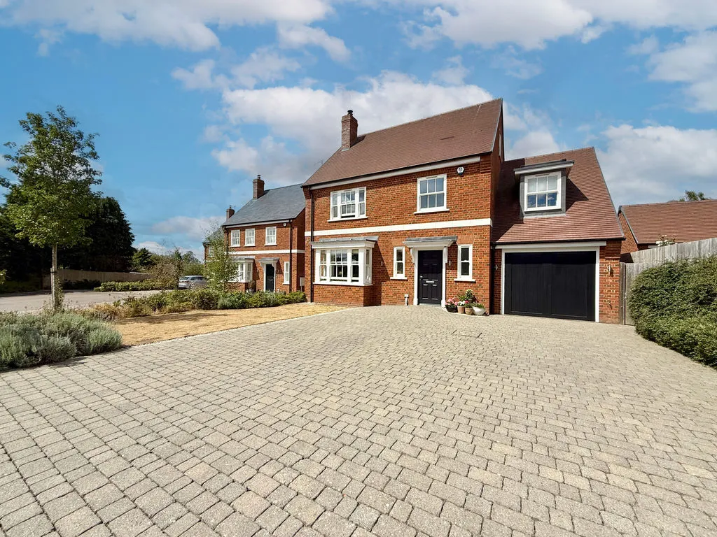 5 bed house for sale — Eversden Close, Little Brickhill MK17 9FU