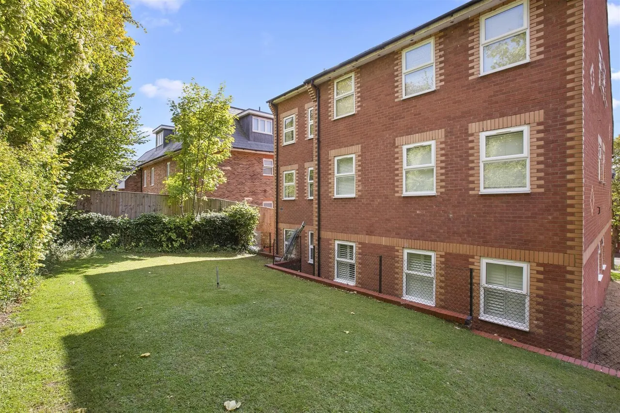 West Wycombe Road, High Wycombe, HP12, photo 2
