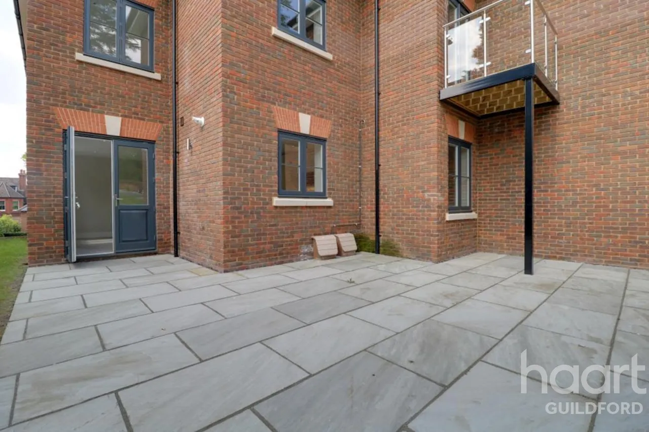 Albury Place, GU1, photo 2
