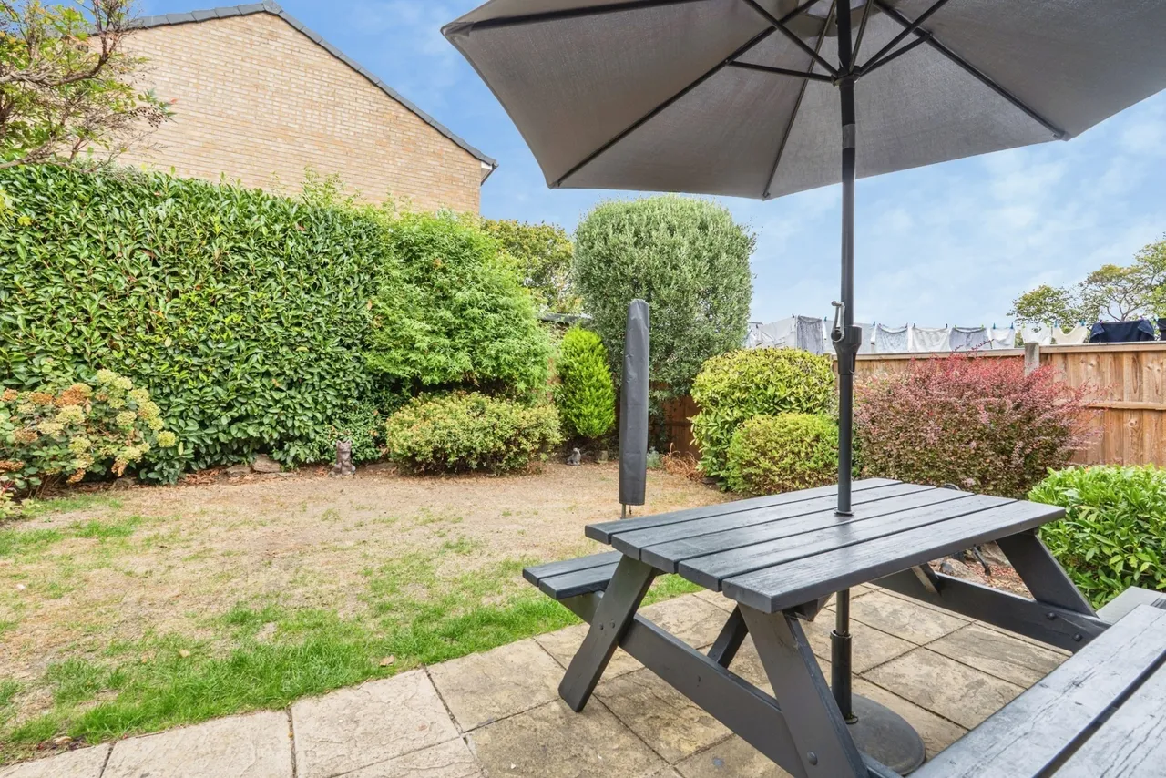 High Tree Close, Addlestone, KT15, photo 4