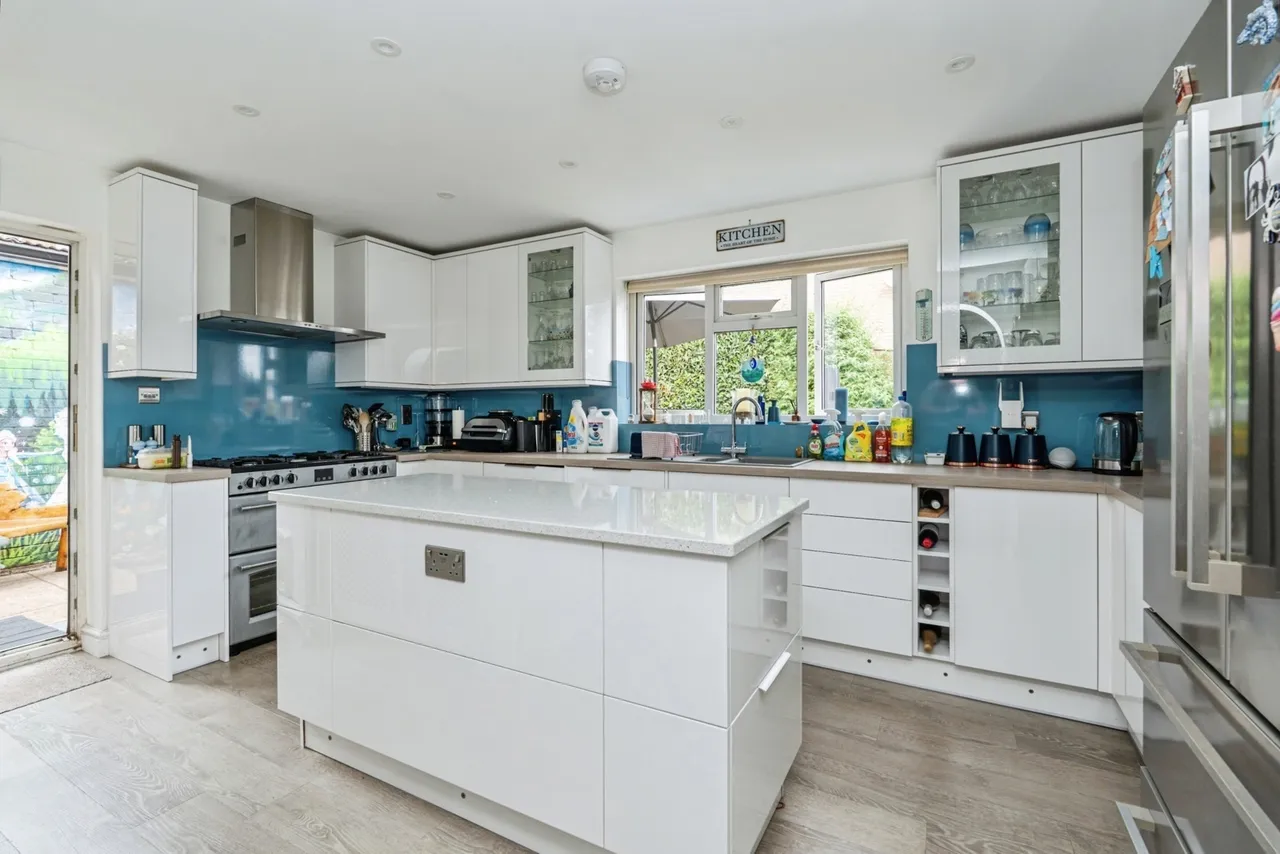 High Tree Close, Addlestone, KT15, photo 2