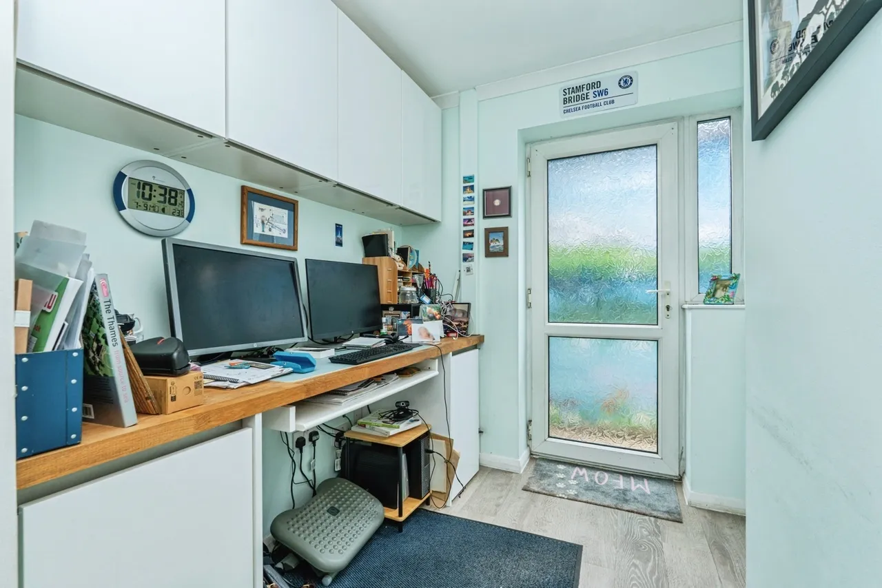 High Tree Close, Addlestone, KT15, photo 11
