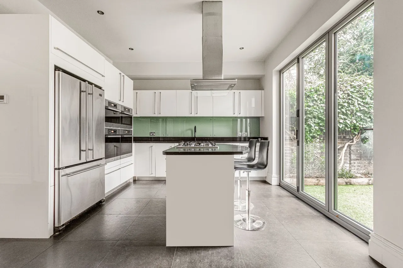 Wakehurst Road, London, SW11, photo 4