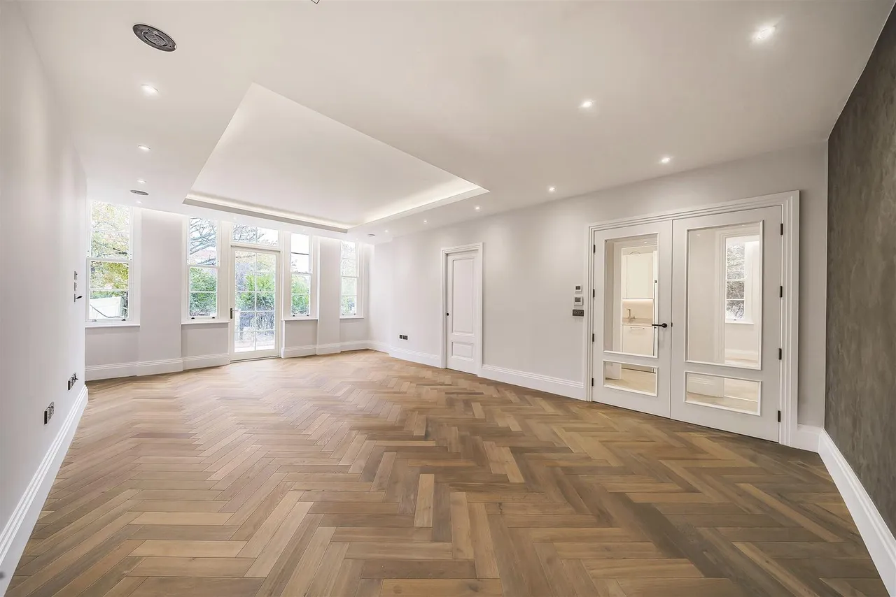 2 bed flat for sale — The Bishops Avenue, Hampstead Garden Suburb, London, N2 0BB