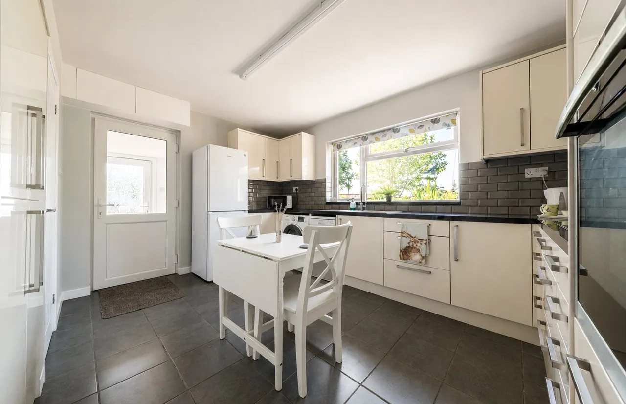 Chapmanslade, photo 3