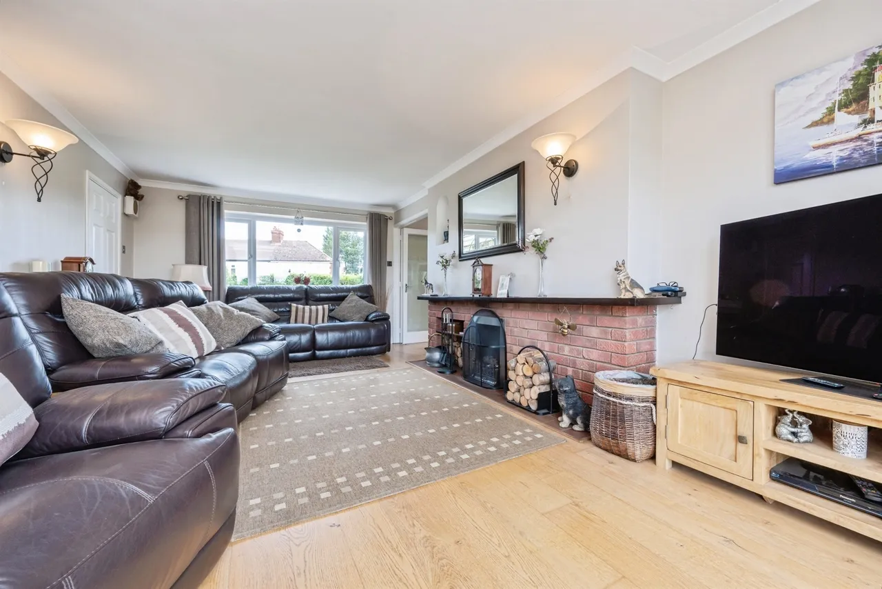 Box End Road, Kempston, Bedford, photo 2