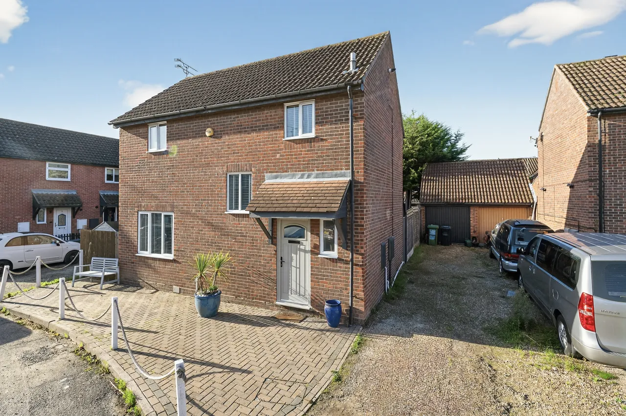 3 bed house for sale, Medoc Close, Basildon, SS13