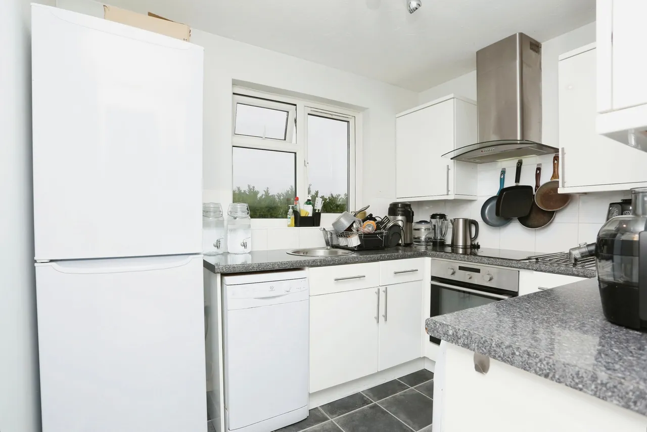 Oak Apple Court, London, SE12, photo 3