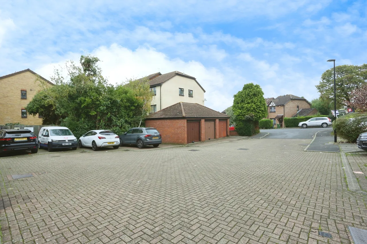 Oak Apple Court, London, SE12, photo 11