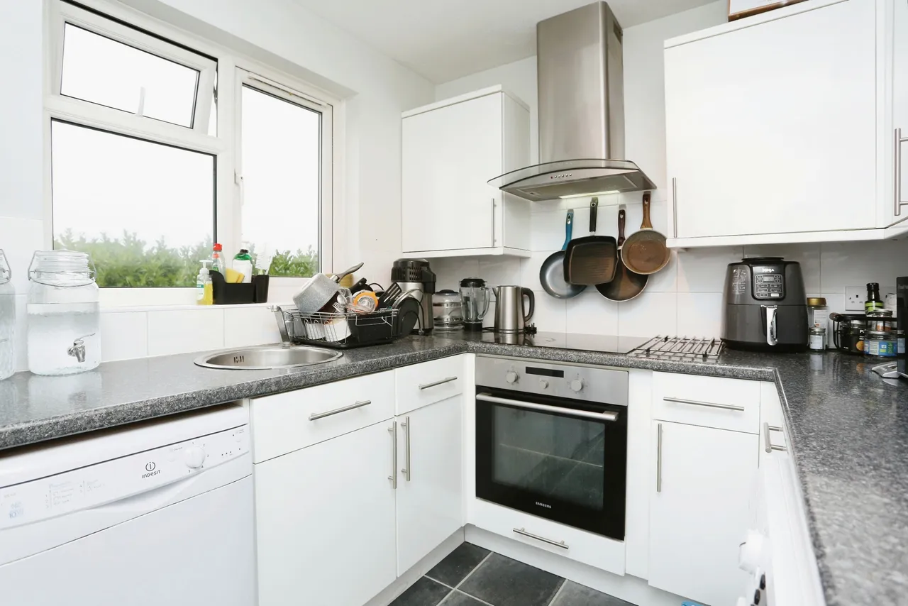 Oak Apple Court, London, SE12, photo 5