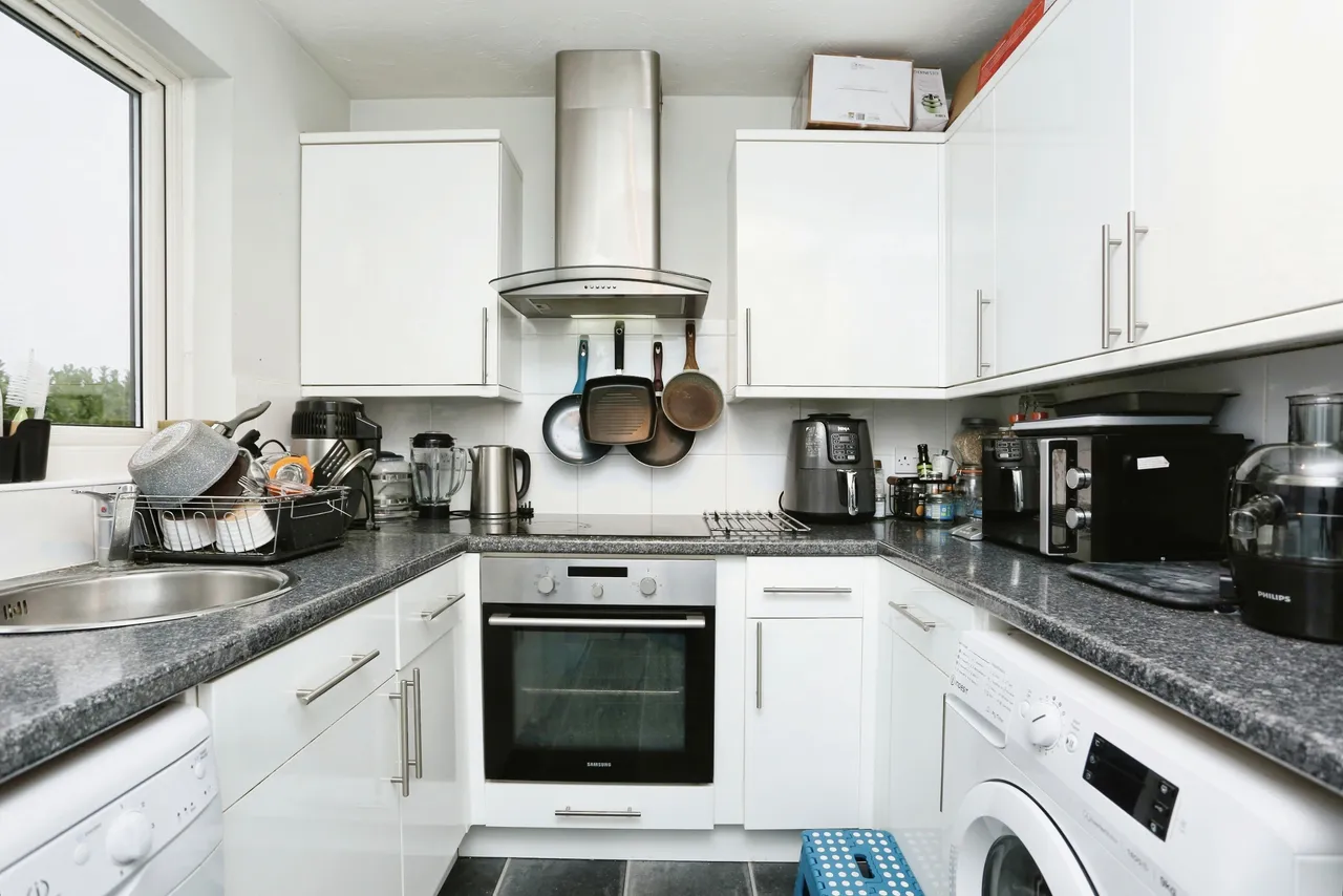 Oak Apple Court, London, SE12, photo 2