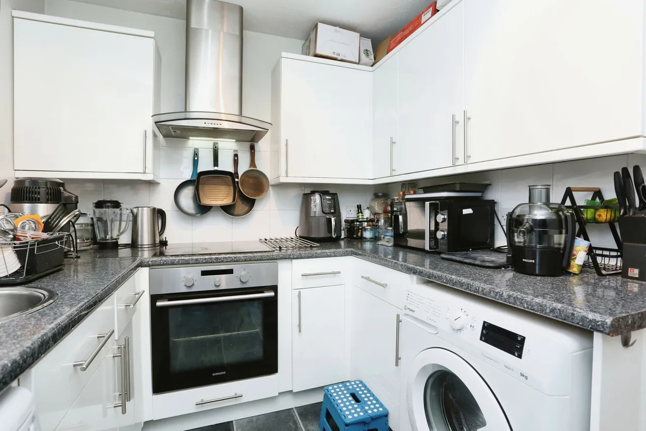 Oak Apple Court, London, SE12, photo 4