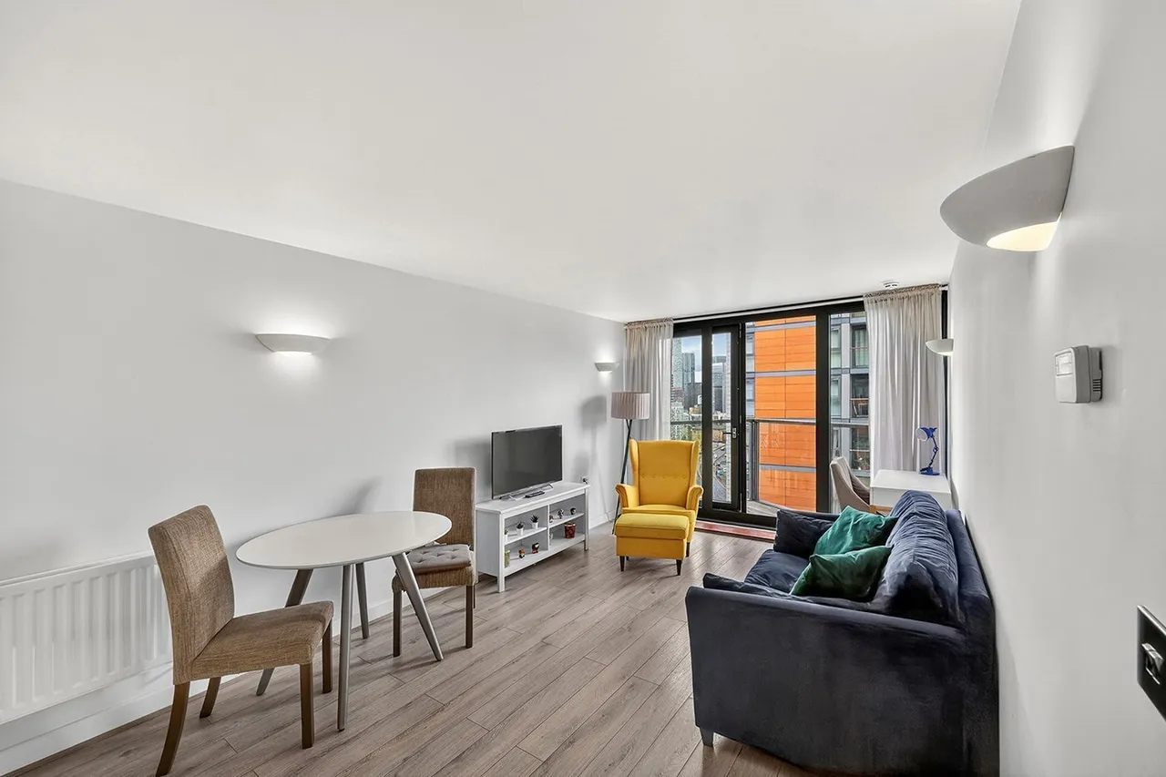 1 bed flat to rent, Blackwall Way, London, E14