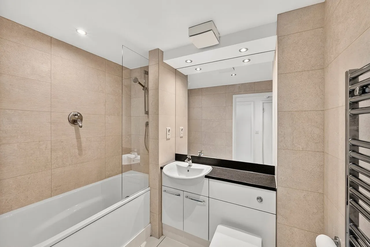 Blackwall Way, London, E14, photo 11