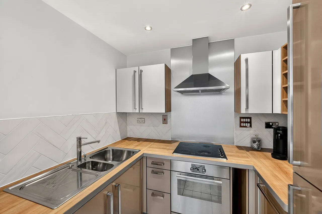 Blackwall Way, London, E14, photo 5