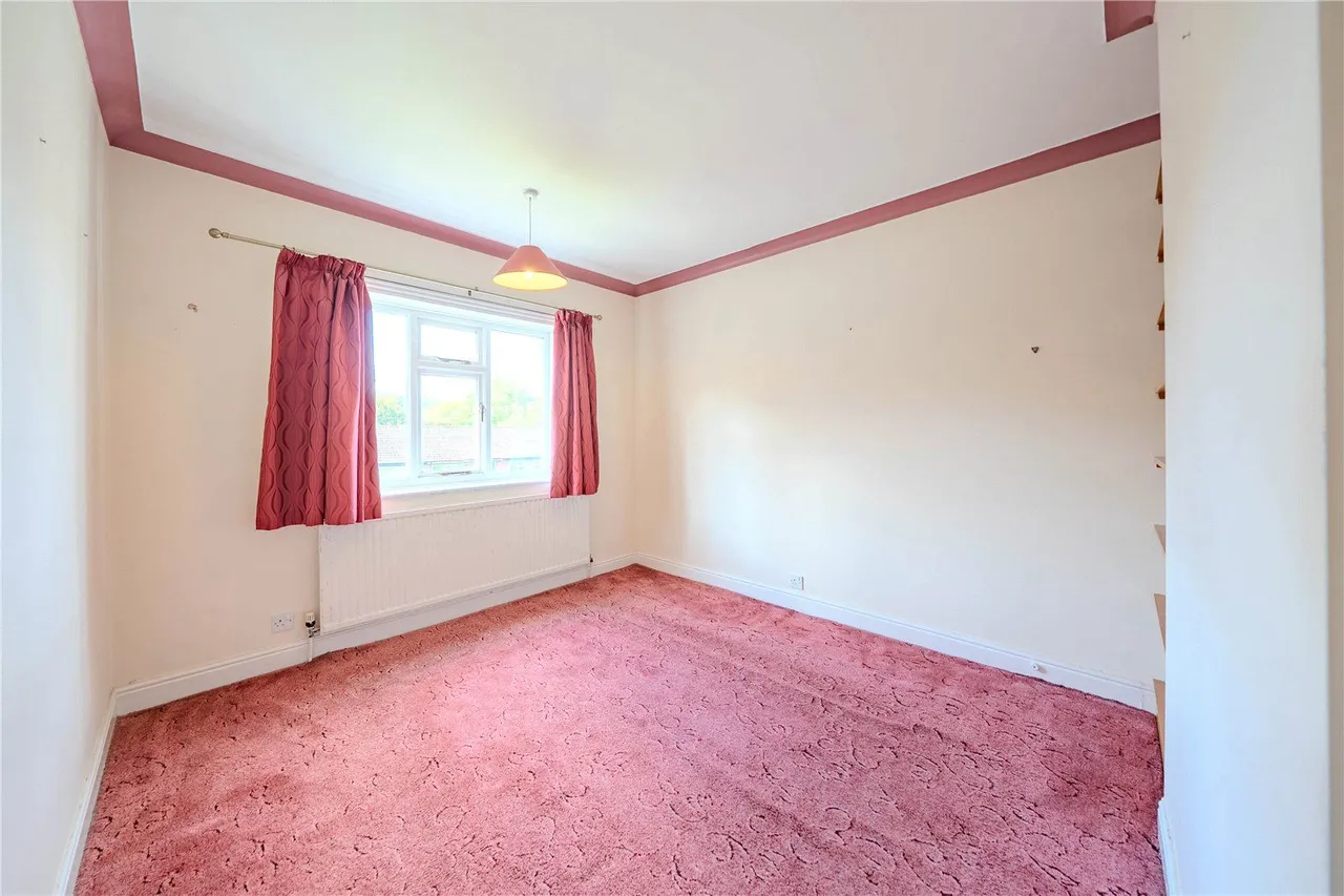 Ravenscliffe Road, Calverley, LS28, photo 15