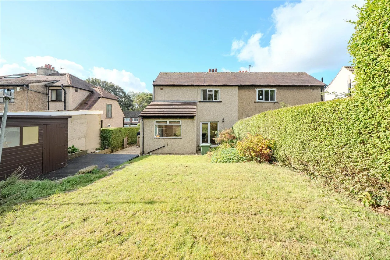 Ravenscliffe Road, Calverley, LS28, photo 16