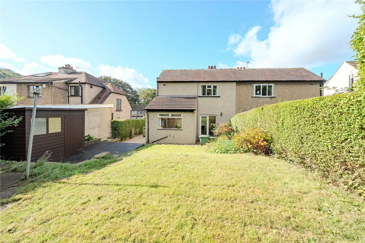 Ravenscliffe Road, Calverley, LS28, photo 10