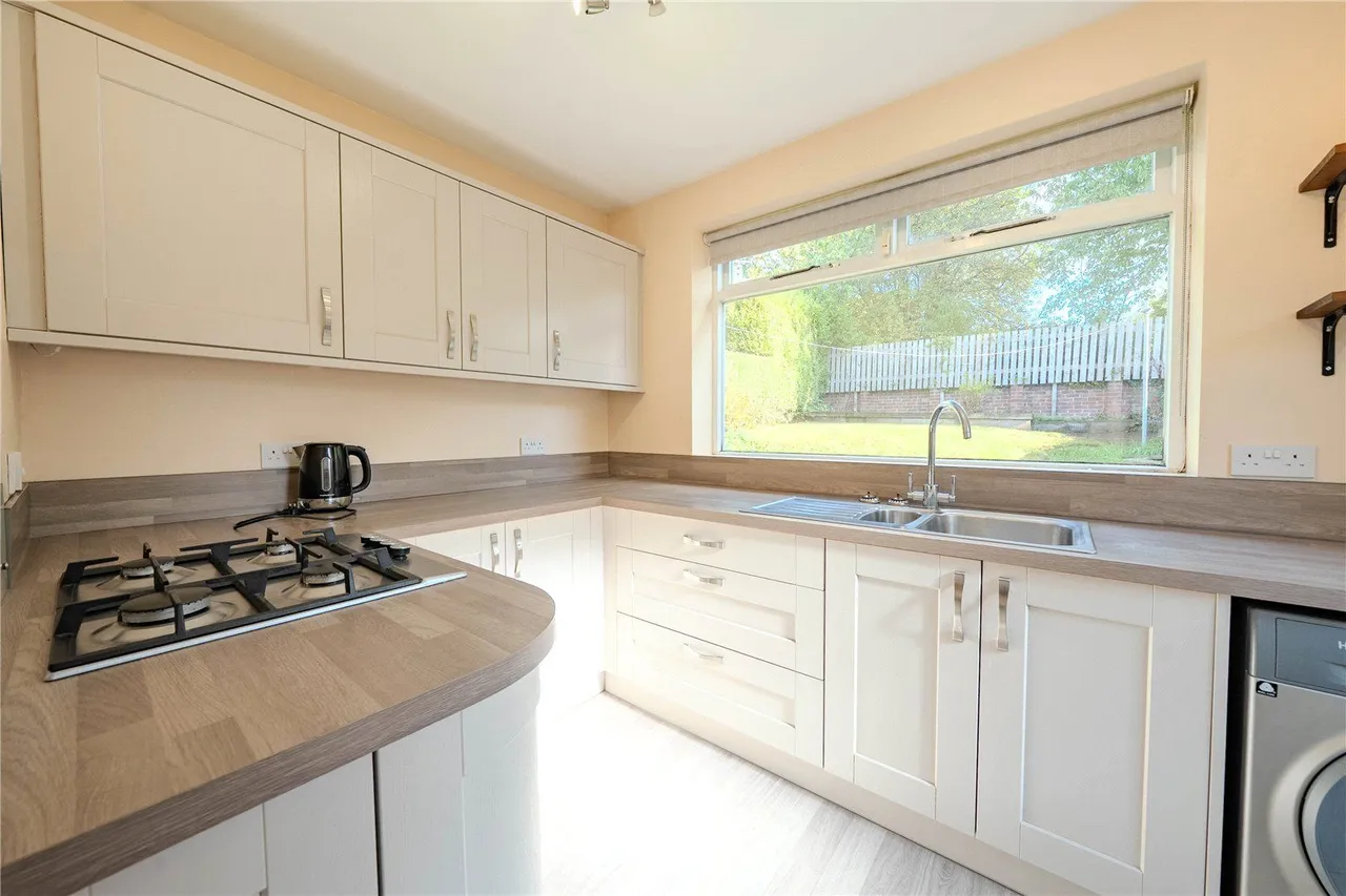 Ravenscliffe Road, Calverley, LS28, photo 11