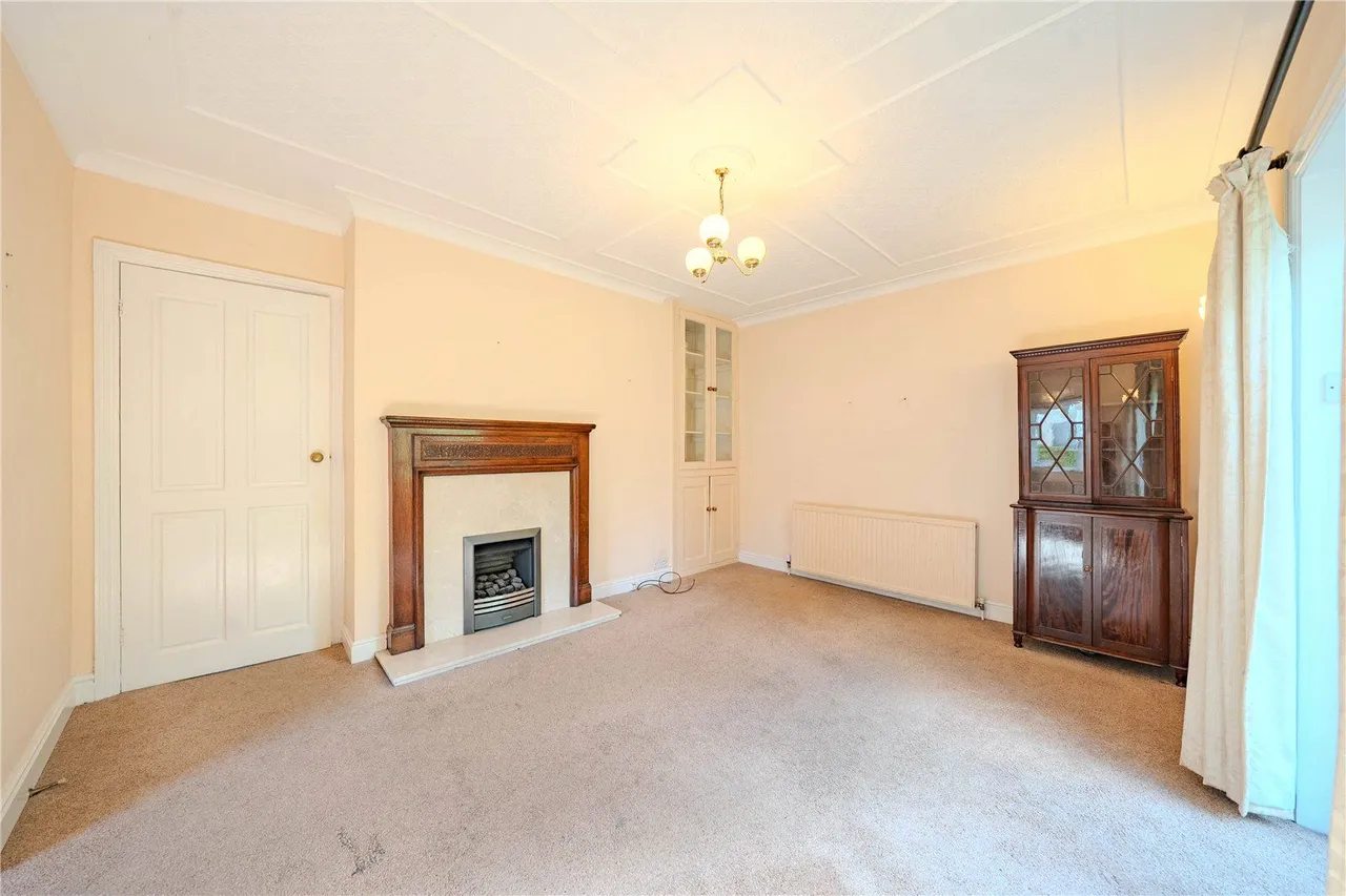 Ravenscliffe Road, Calverley, LS28, photo 14