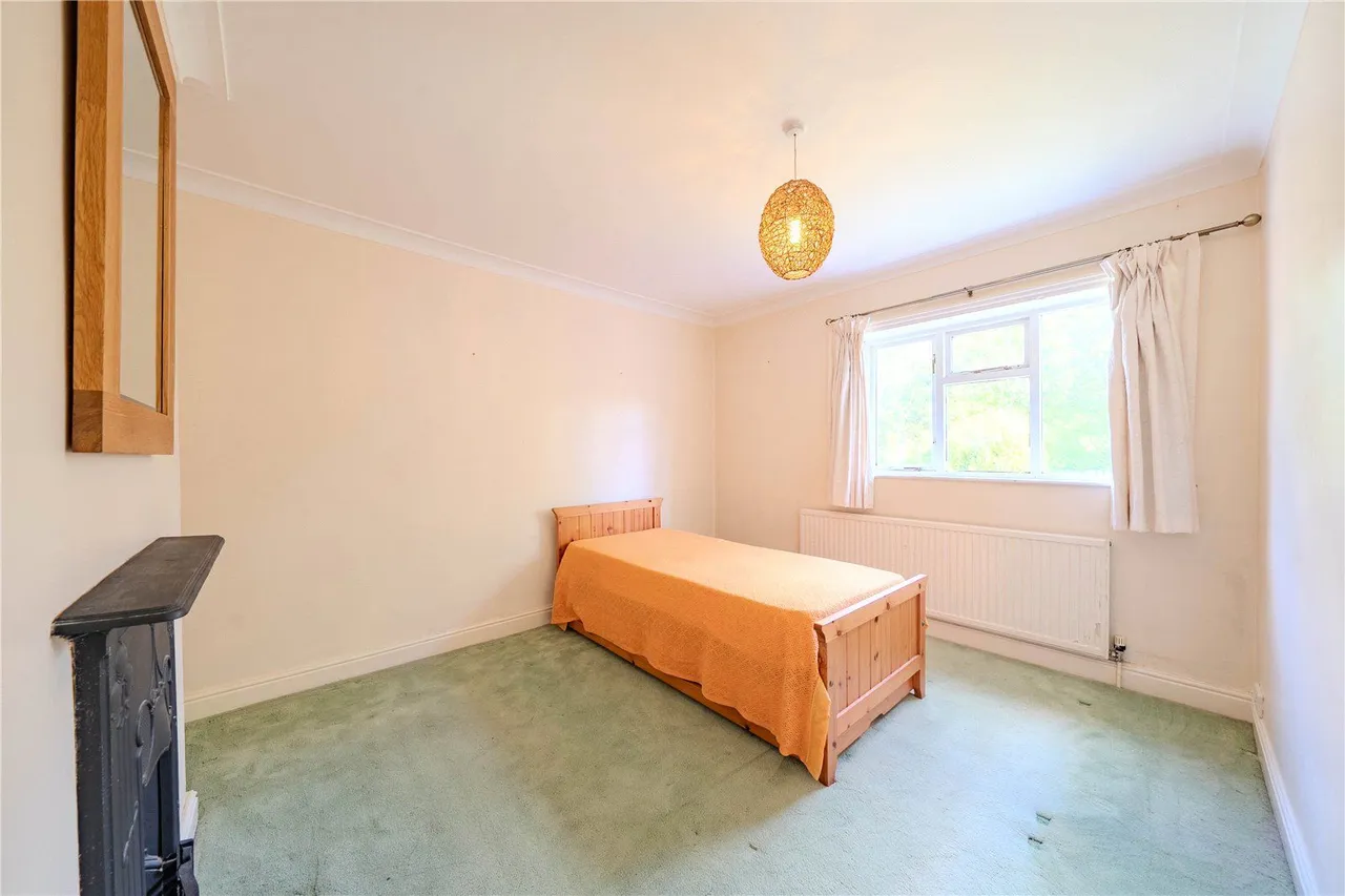 Ravenscliffe Road, Calverley, LS28, photo 7