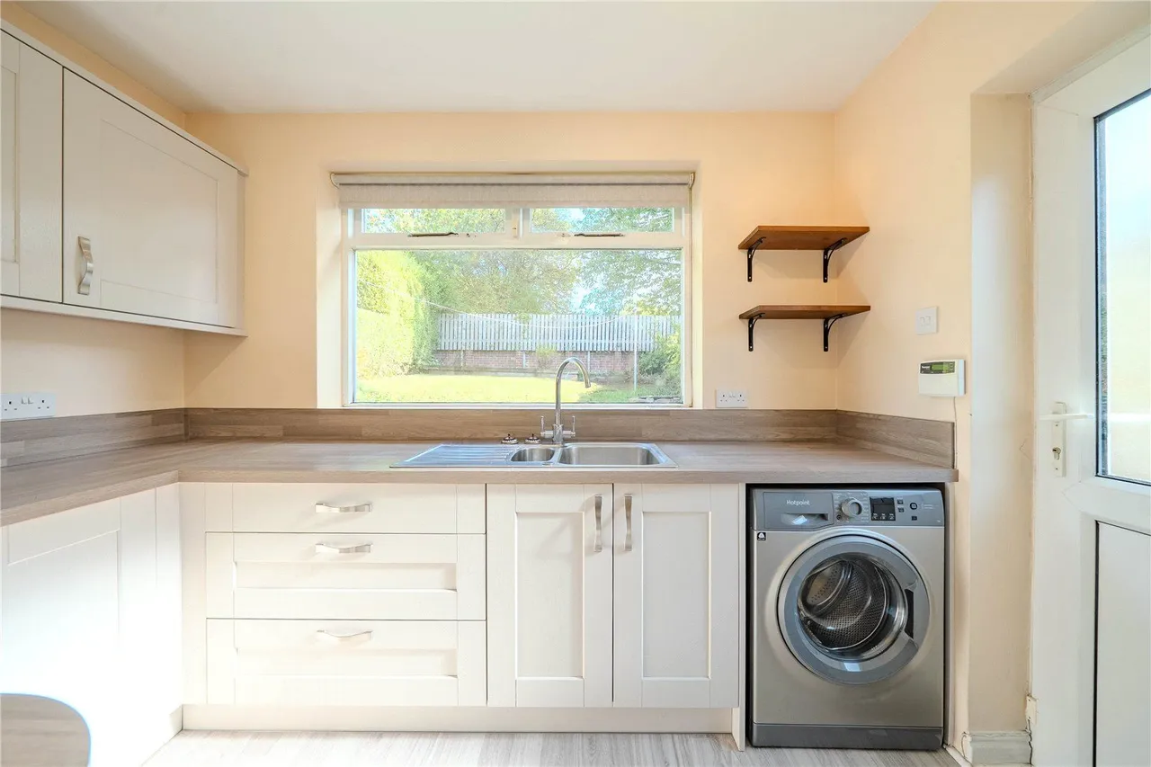 Ravenscliffe Road, Calverley, LS28, photo 12