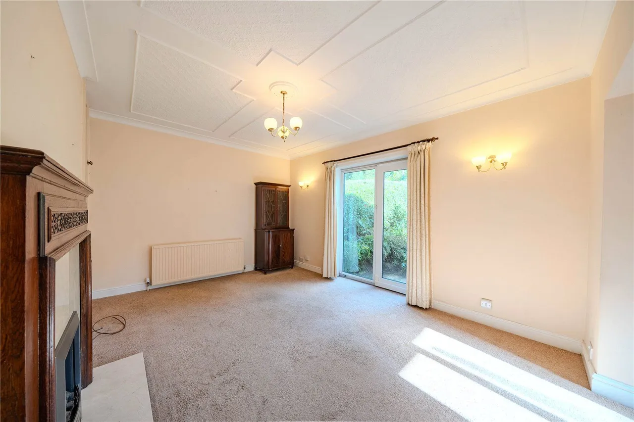 Ravenscliffe Road, Calverley, LS28, photo 5