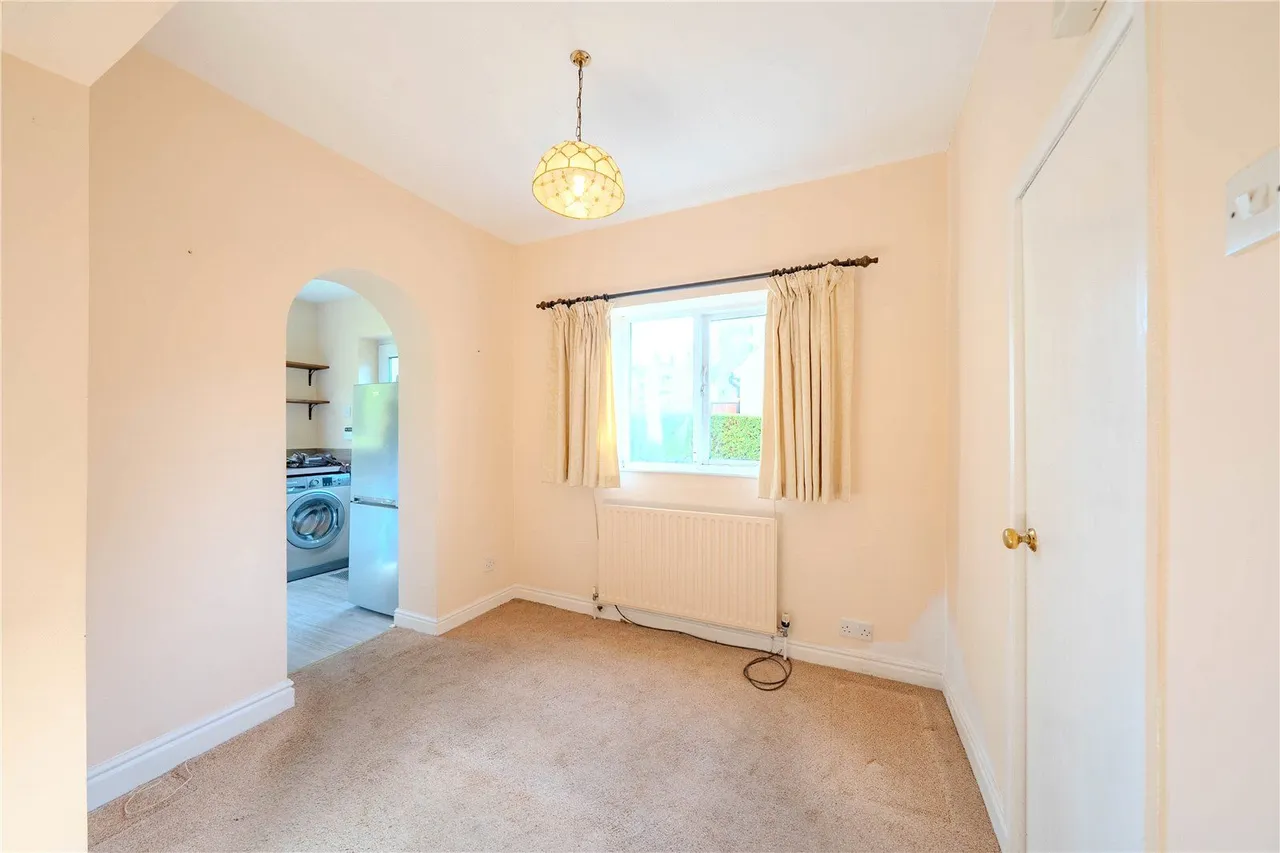 Ravenscliffe Road, Calverley, LS28, photo 13
