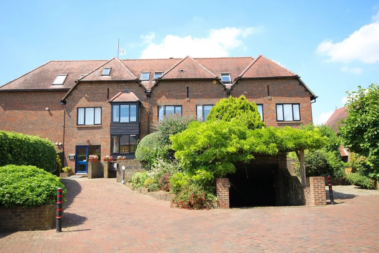 2 bed flat for sale, Adam Court, Henley-On-Thames, RG9