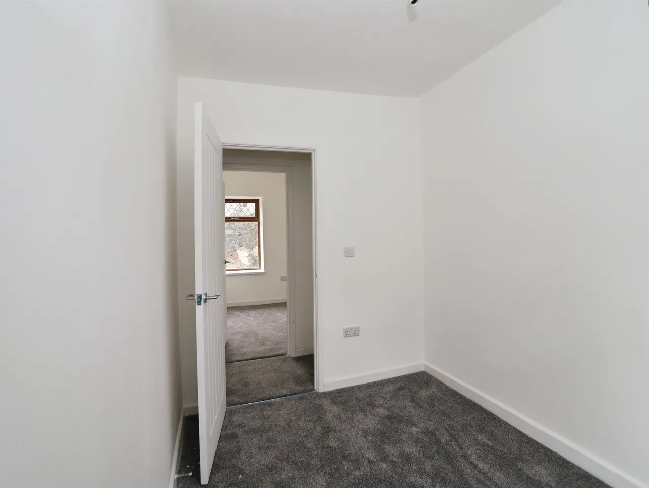 High Street, Ferndale, CF43, photo 16