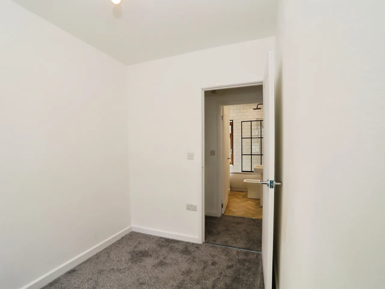 High Street, Ferndale, CF43, photo 14