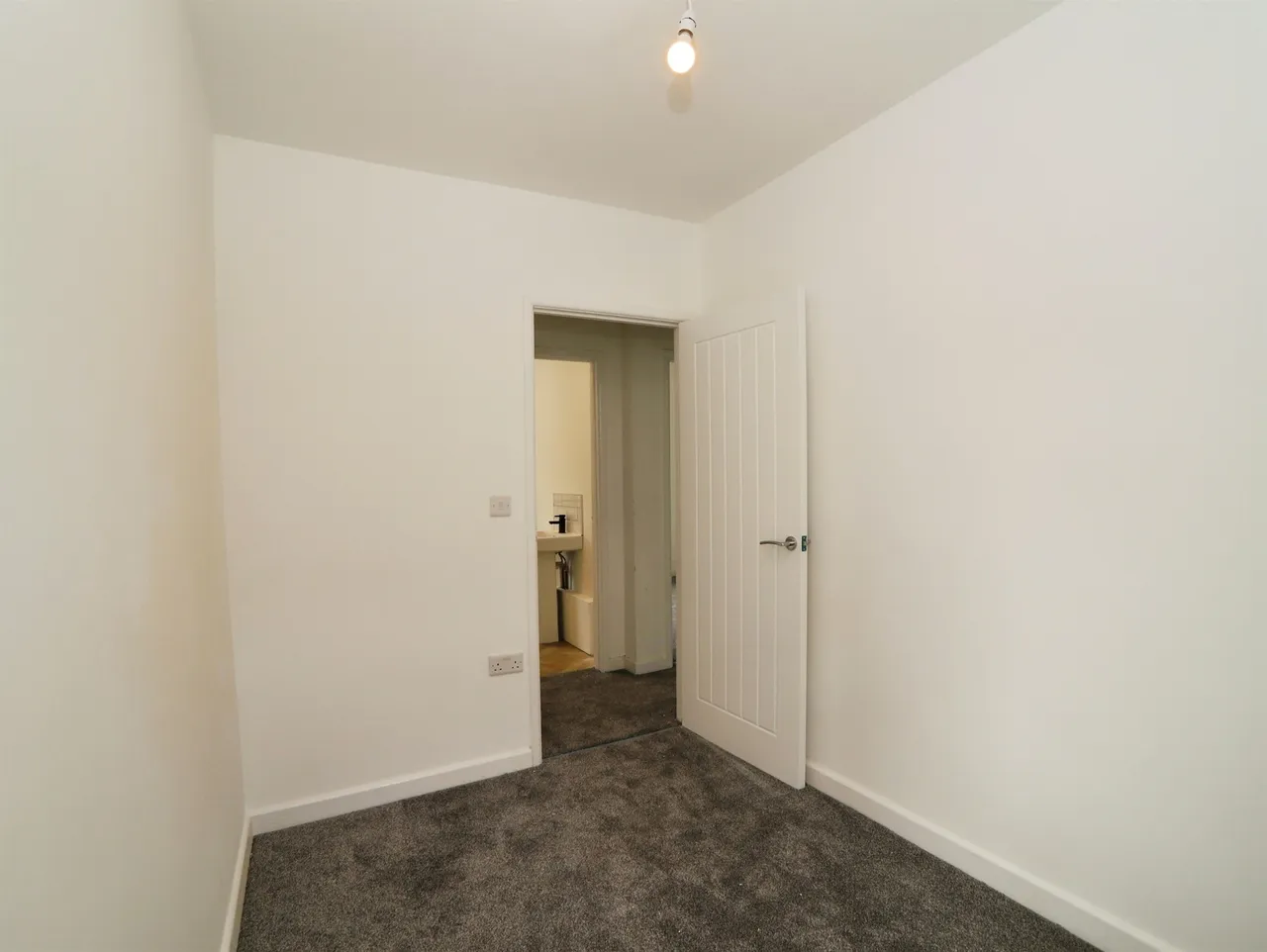 High Street, Ferndale, CF43, photo 15