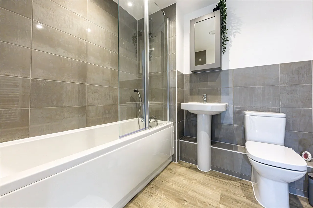 Chieftain Road, Longcross, KT16, photo 6