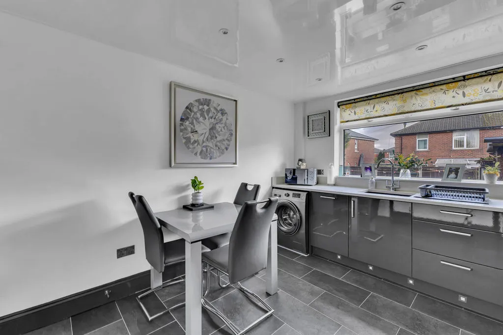 Newark Road, Rochdale OL12 0AU, photo 5