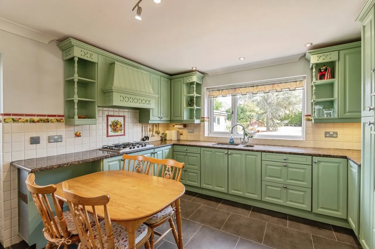 Sylvia Avenue, Hutton, Brentwood, Essex, CM13, photo 4