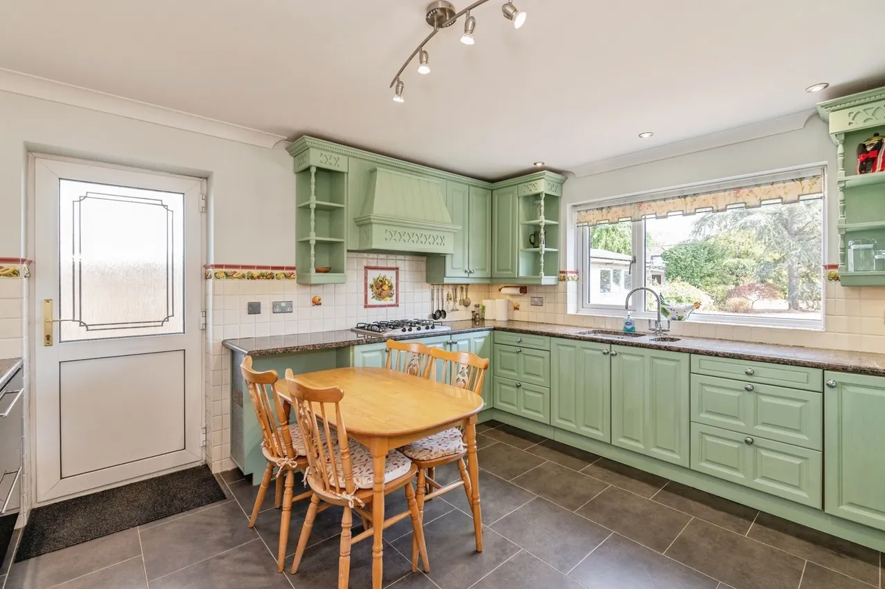 Sylvia Avenue, Hutton, Brentwood, Essex, CM13, photo 12