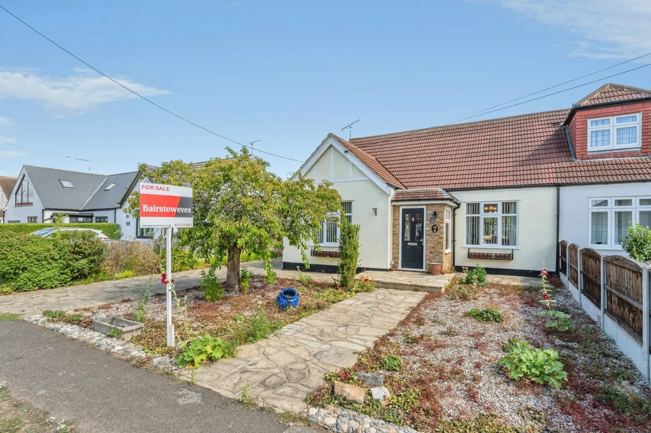 2 bed house for sale — Sylvia Avenue, Hutton, Brentwood, Essex, CM13