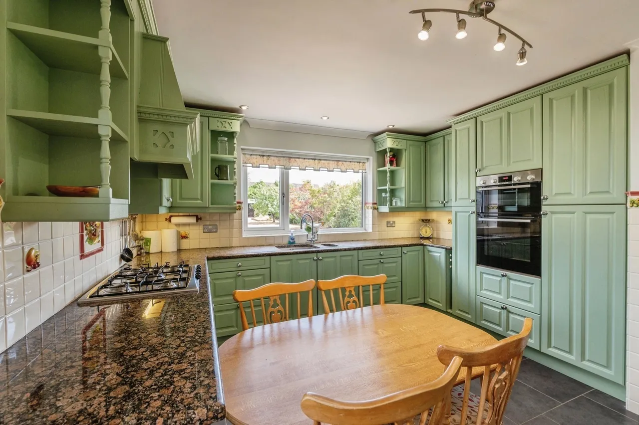 Sylvia Avenue, Hutton, Brentwood, Essex, CM13, photo 11